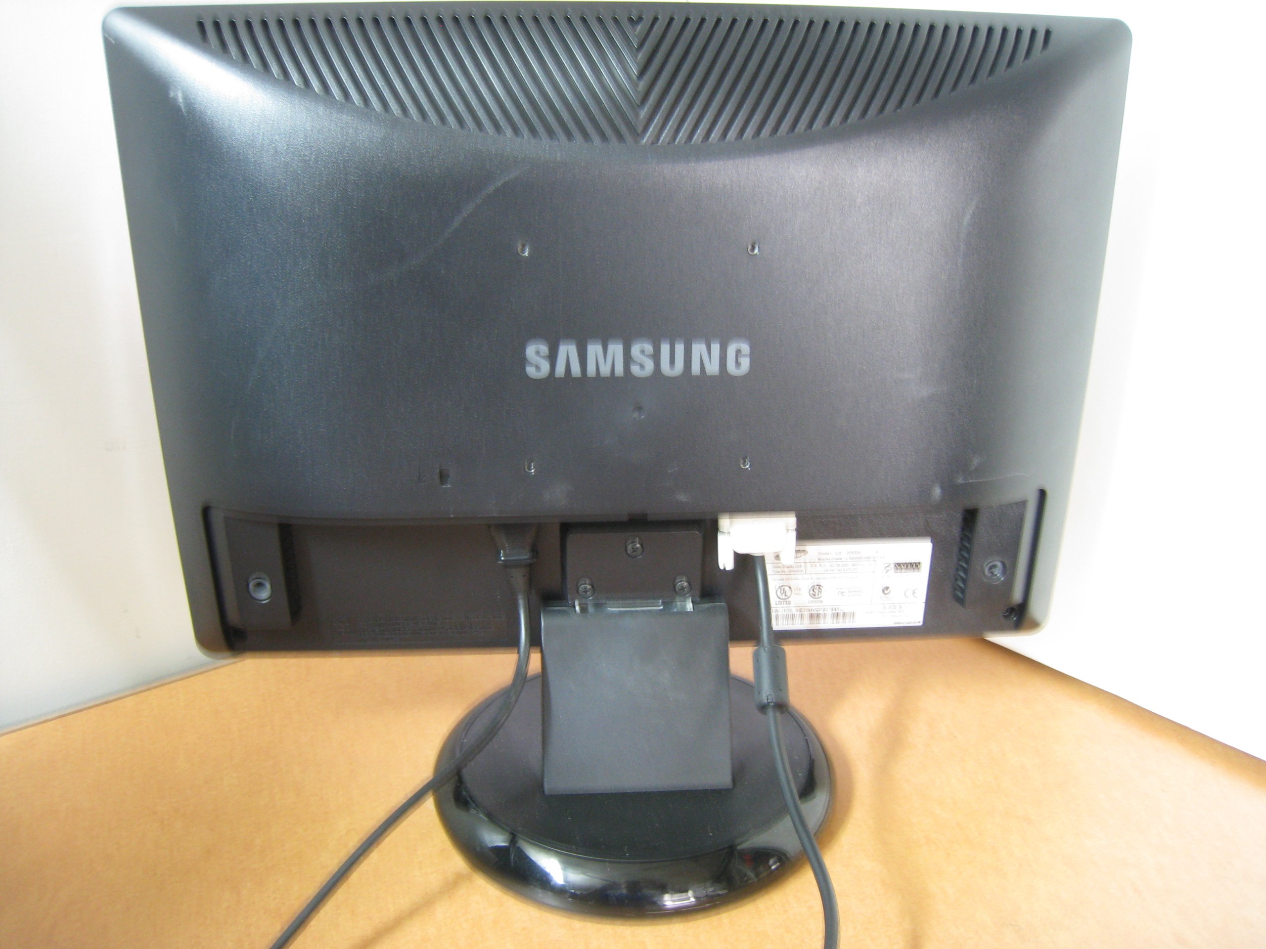 Samsung SyncMaster 206BW 20-inch LCD Monitor : Amazon.in